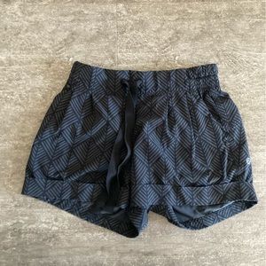 Lululemon Spring Breakaway Shorts - Size 2